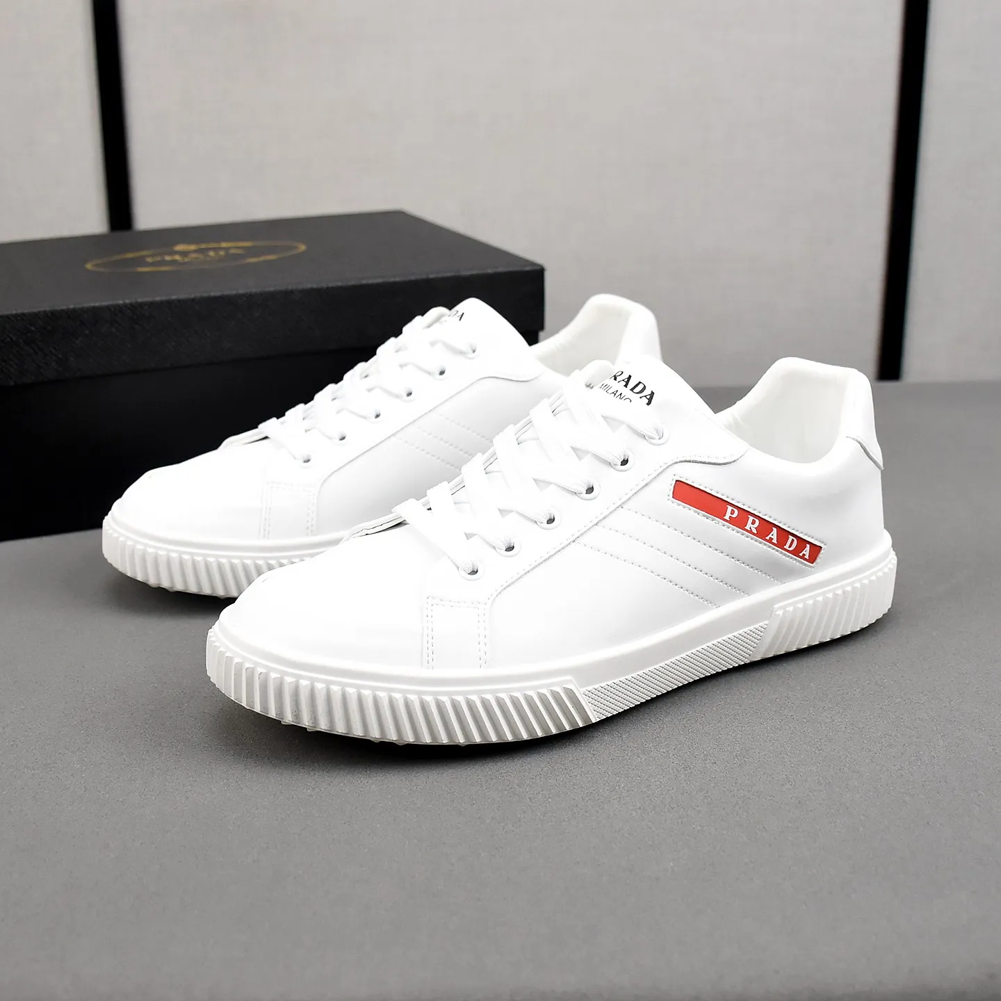PP420👟👟👟Prada set off the audience! Prada, an international brand that is constantly innovating, this men's casual shoe, the original version, made of cowhide leather at a ratio of one to one at the store, with leather feet and rubber non-slip outsole, breathable and comfortable, quality speaks for itself👄38-44